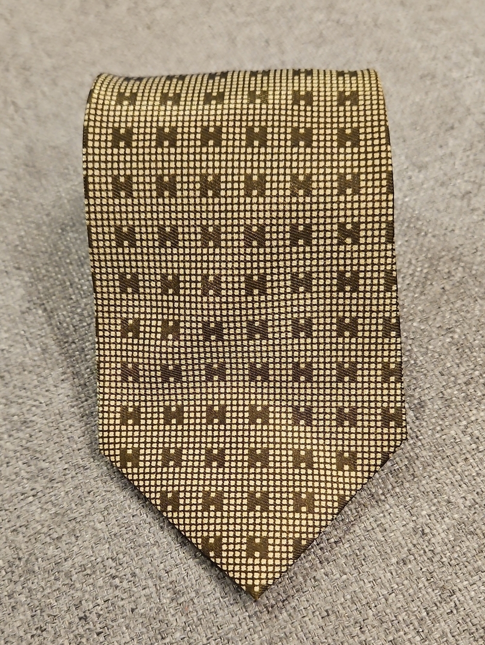 Hermes-Paris 100% Silk Luxury NeckTie